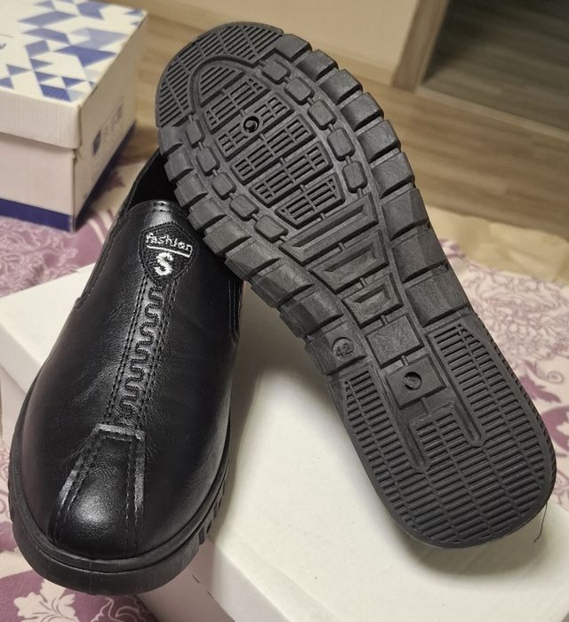 Черные мужские туфли бренда SRI Fashion