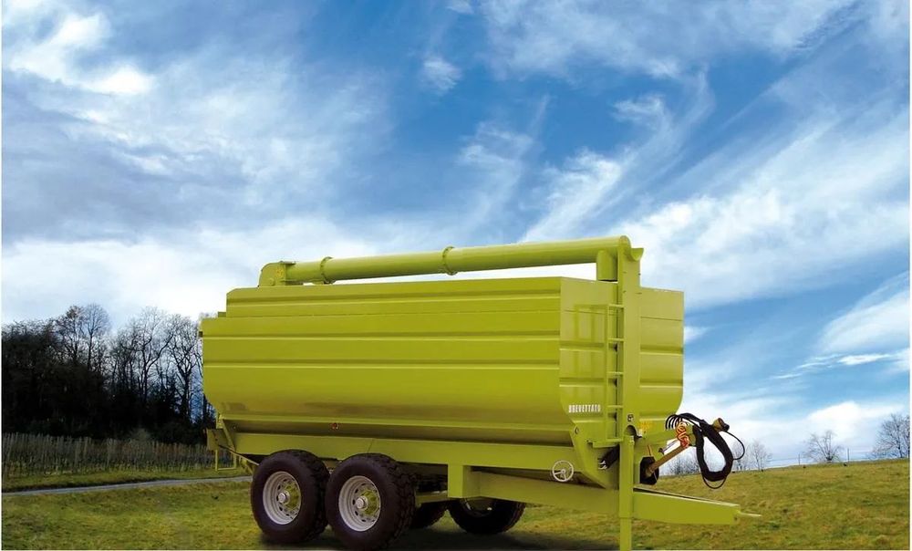 Agrimac Remorca Transfer De la 8,5 mc la 20,5 mc. Snec cu rotatie la 360°, 7 - 10 m inaltime.