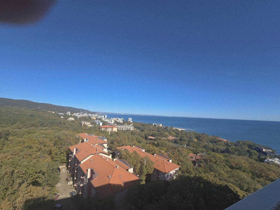 Просторен двустаен апартамент с изглед към морето, к.к."Чайка"