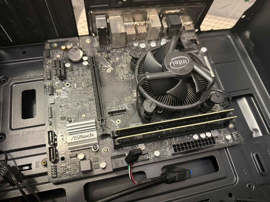 CPU i3-10105, MB ASROCK B560M-HDV/M.2, RAM 32GB