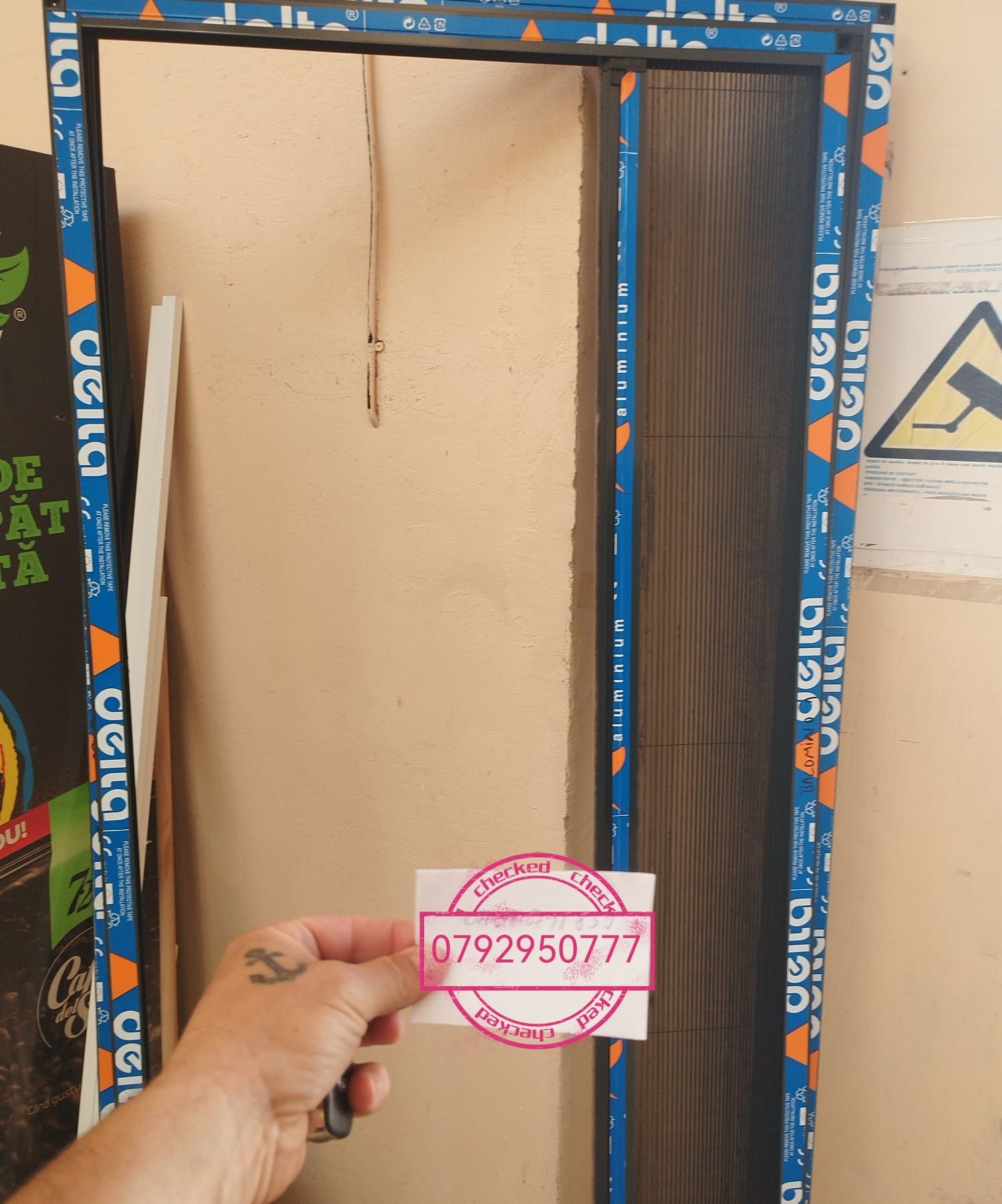 Plase  insecte/țânțari,pe balamale