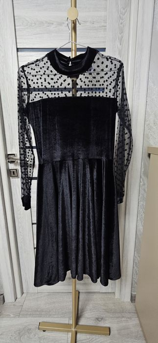Vand rochie cu mâneci transparente