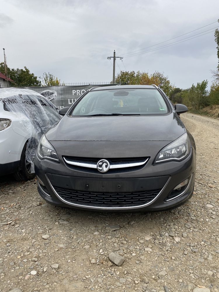 Haion cu lunetă Opel  Astra J facelift