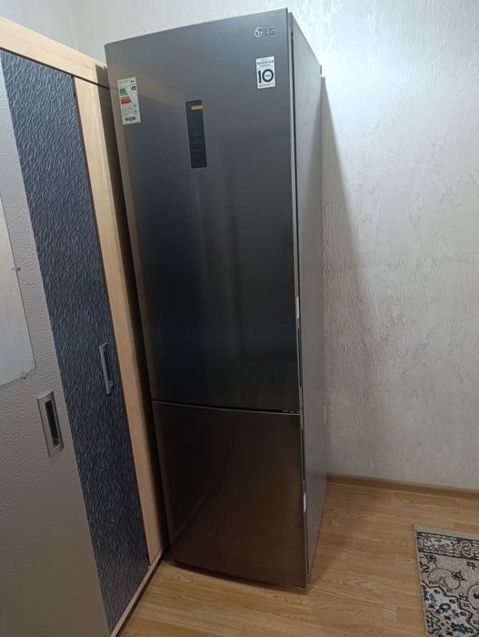 LG холодильник 2м бу