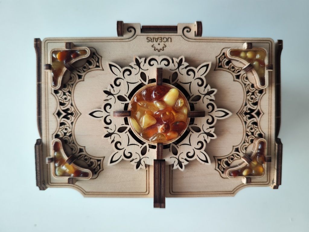 UGears Cutie antica bijuterii puzzle 3D - gata asamblata