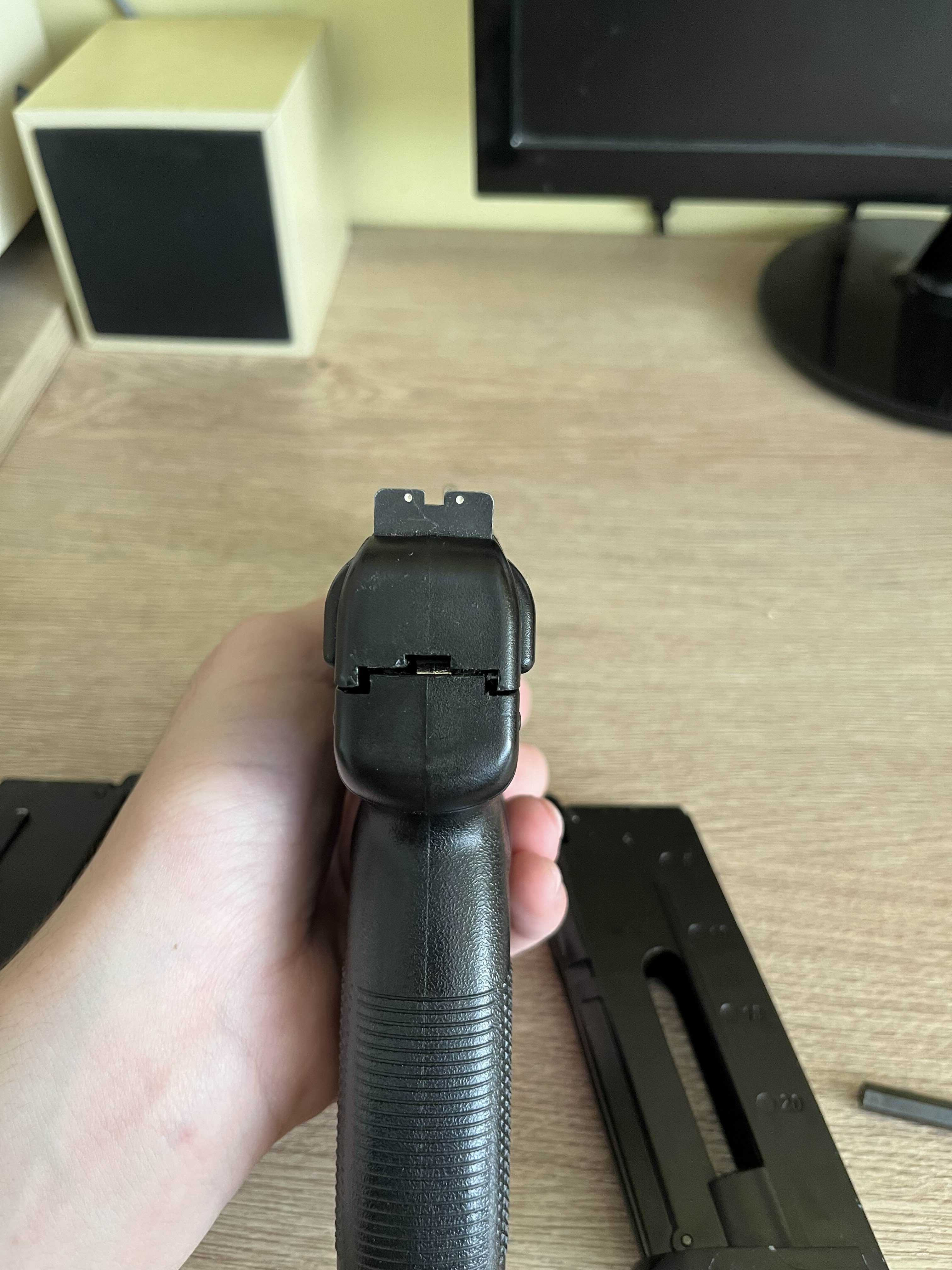 CO2 airsoft пистолет Cybergun FN Five-Seven с два пълнителя