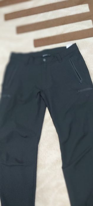 vând pantaloni Bergans of Norway