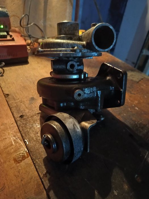 Vând turbina Mazda 6