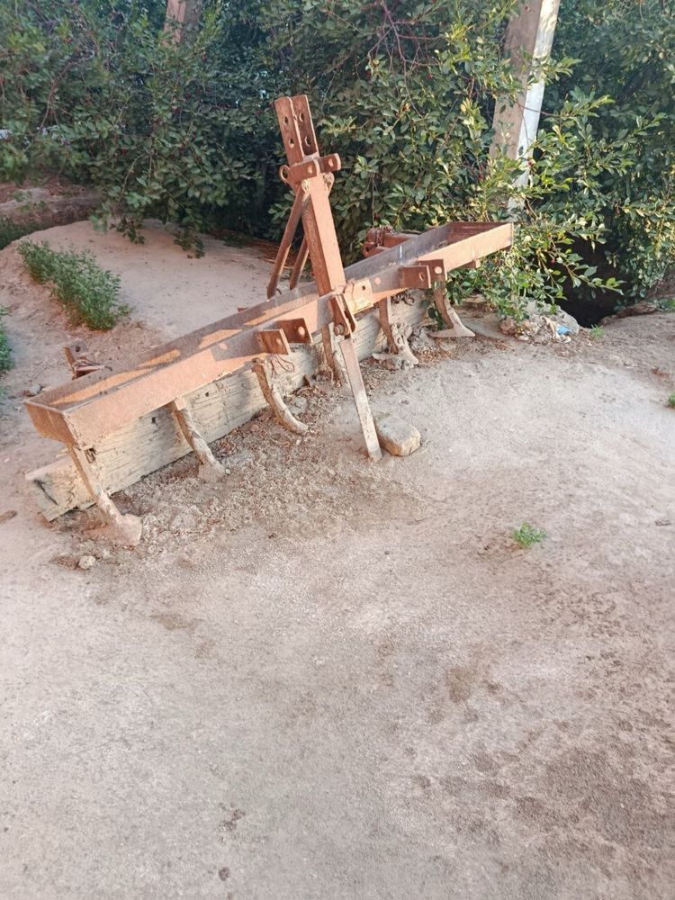 Traktor sotiladi