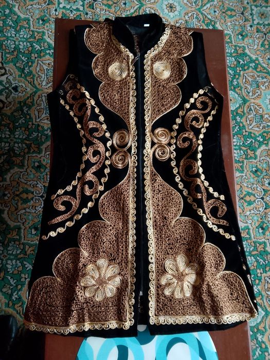 Kelinlar uchun yengsiz kiyim