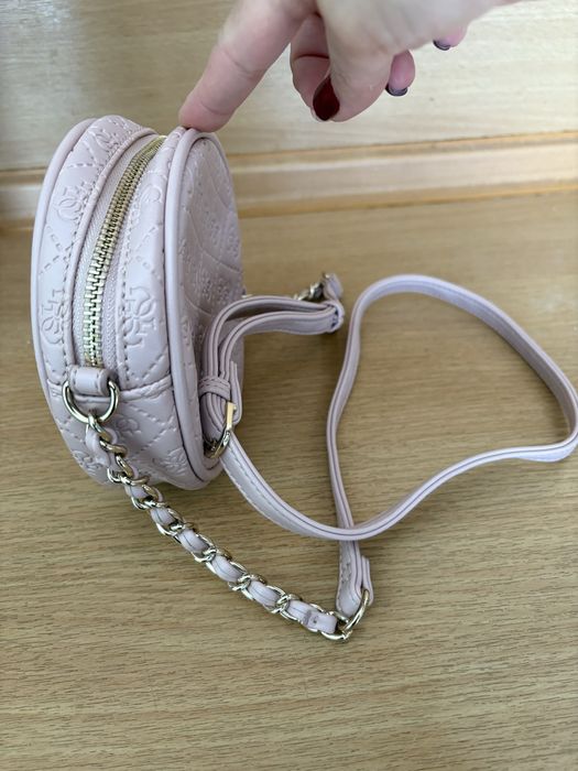 Малка дамска чанта Guess