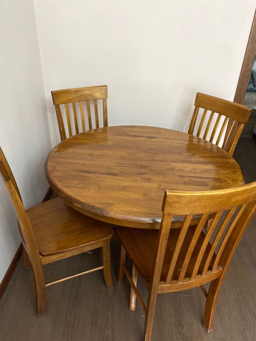 Кухонный стол со стульями