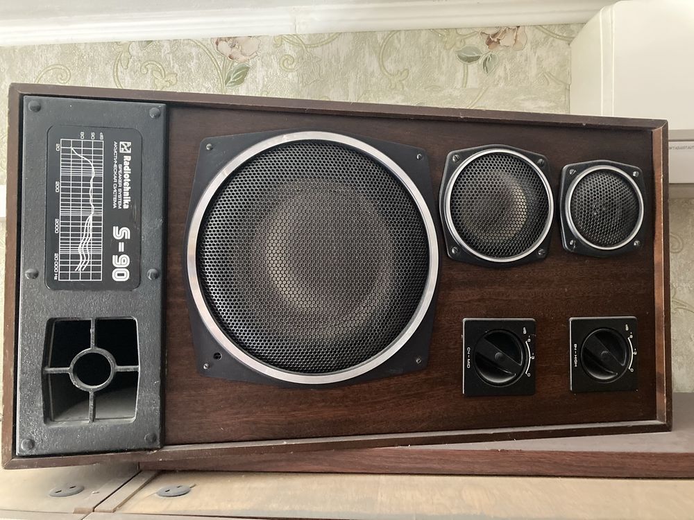 Колонки музыкальные S90 в идеальном состоянии