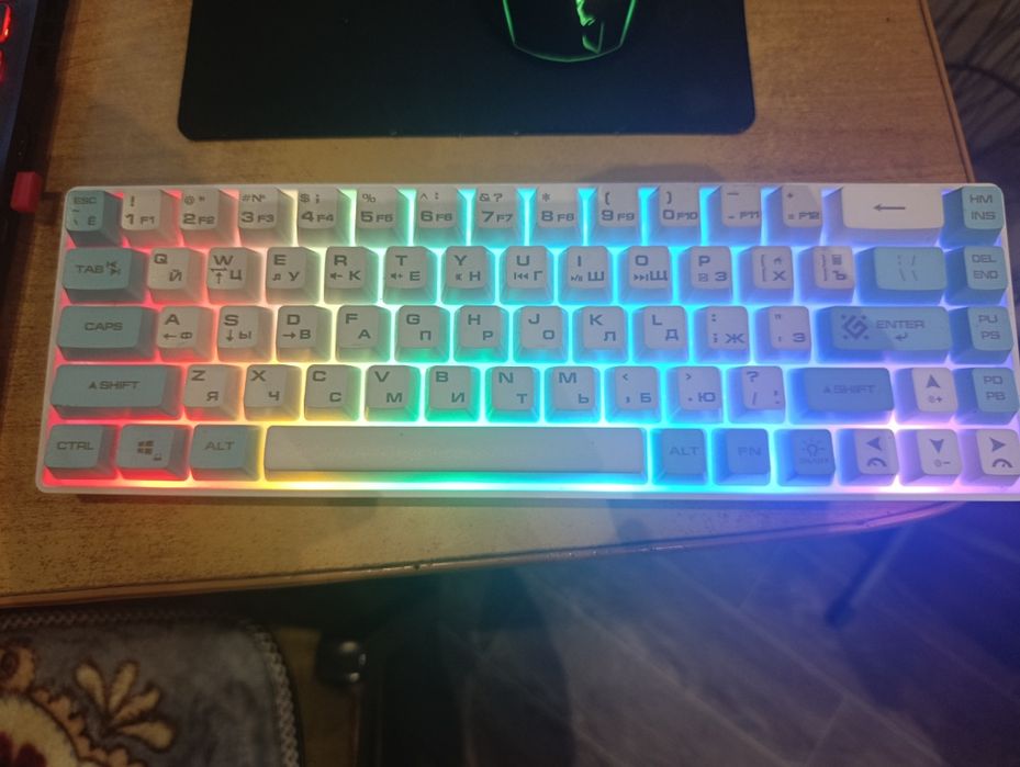 продам игровую клавиатуру с подсветкой