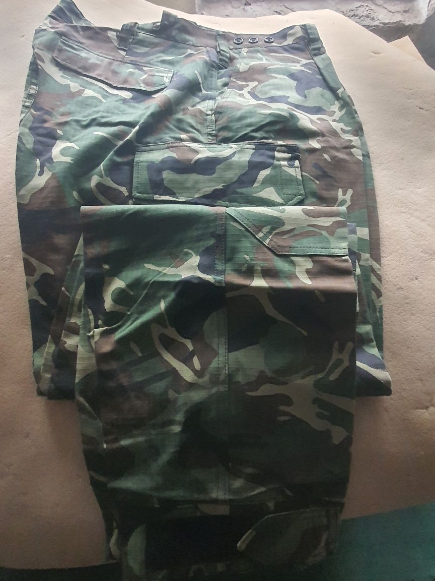 Камуфлажни дрехи