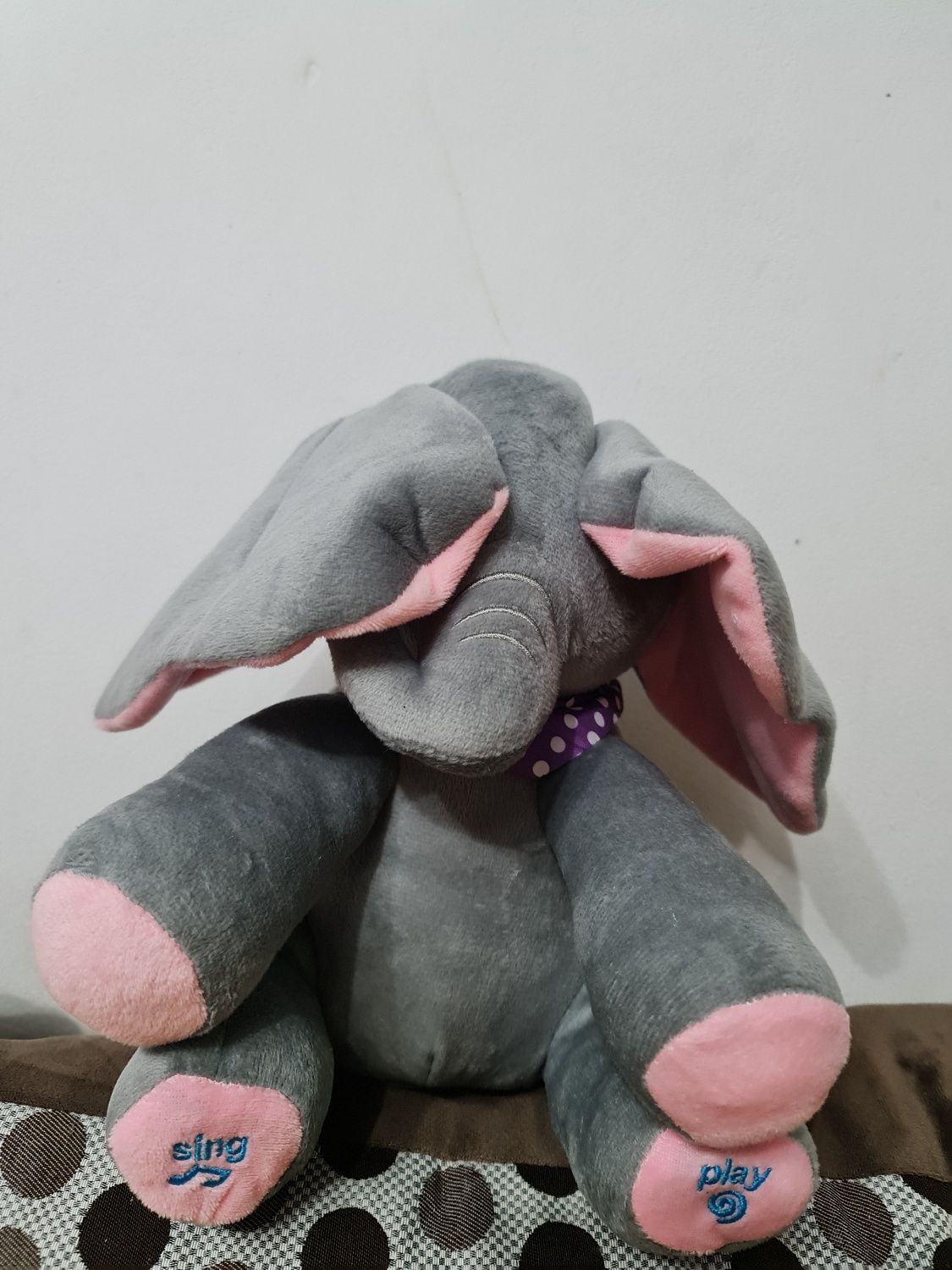 Elefantul Cucu Bau roz - engleză