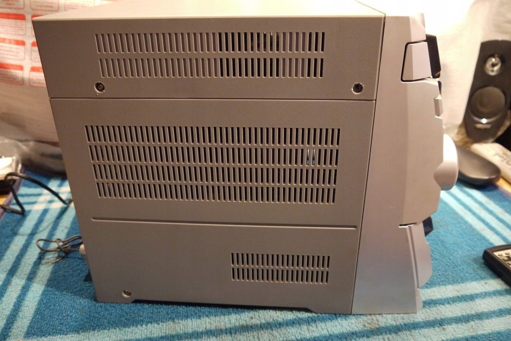 Продавам стерео уретба sharp cd-ba 1200