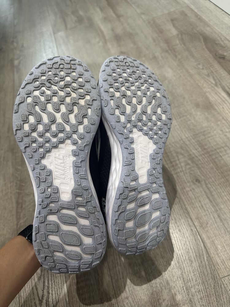 Леки маратонки Nike