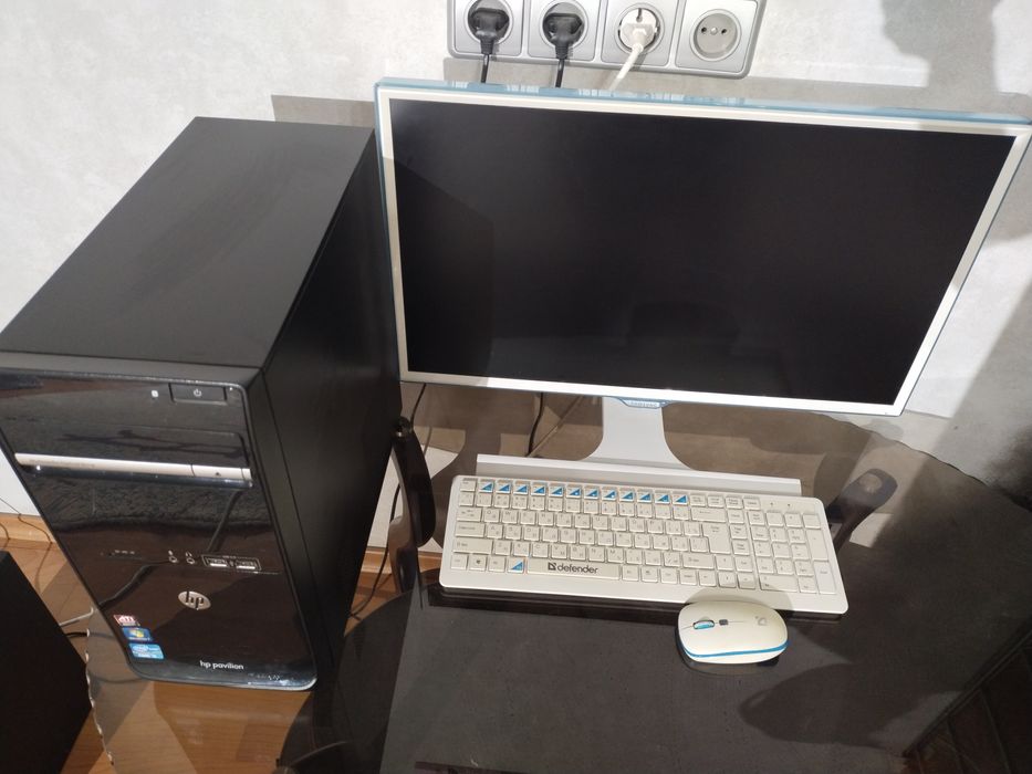 Монитор компьютер клавиатура