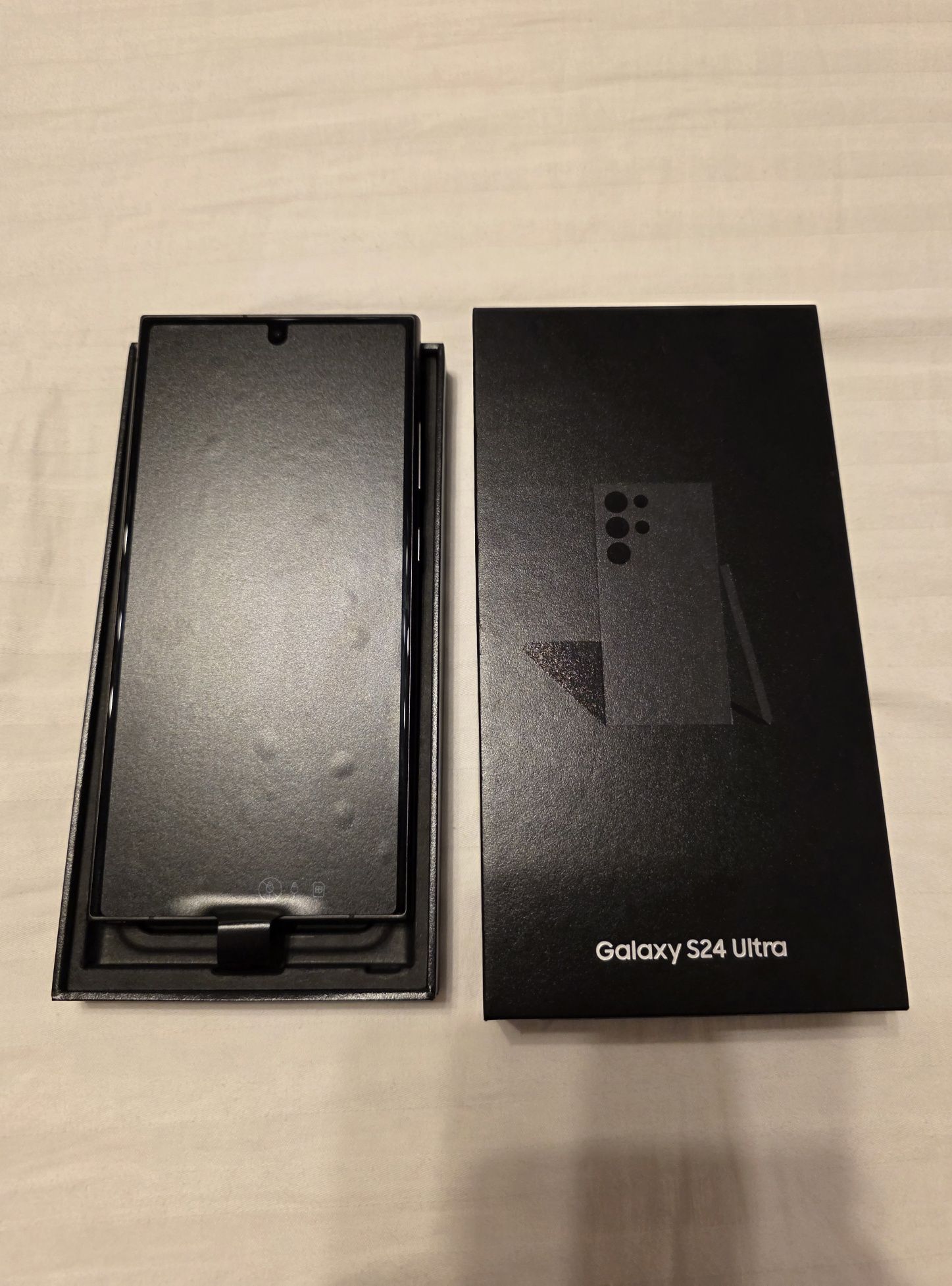 Vând Samsung S24 Ultra 5G, dual sim, Titanium black