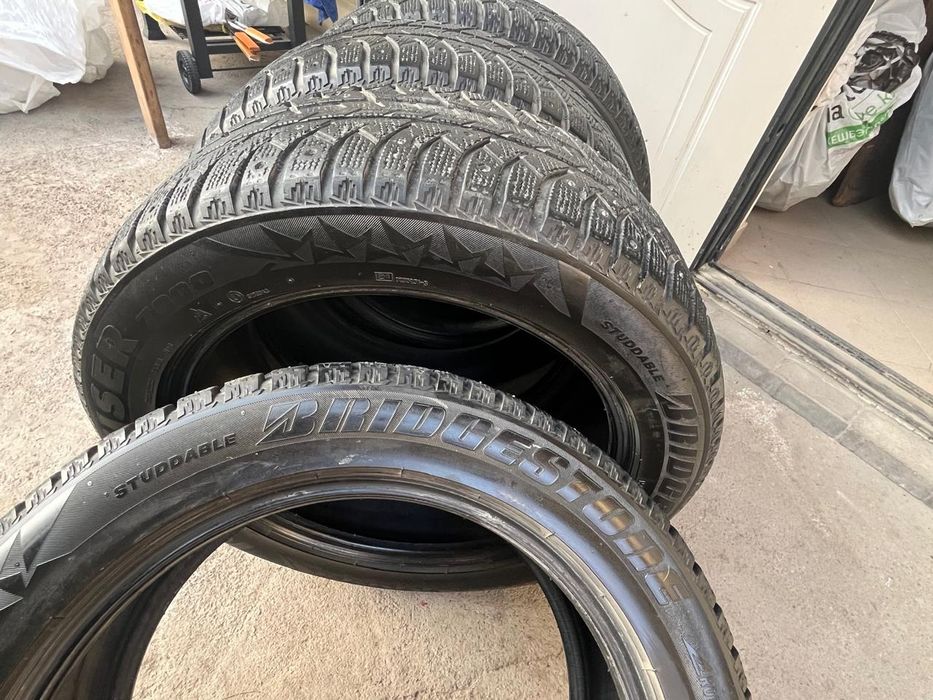 Зимние шины 235/55R19