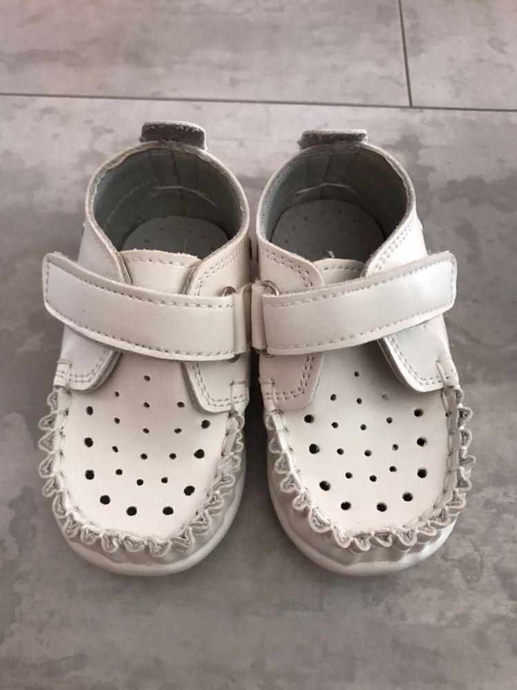 Чисто нови Бебешки обувки номер 18