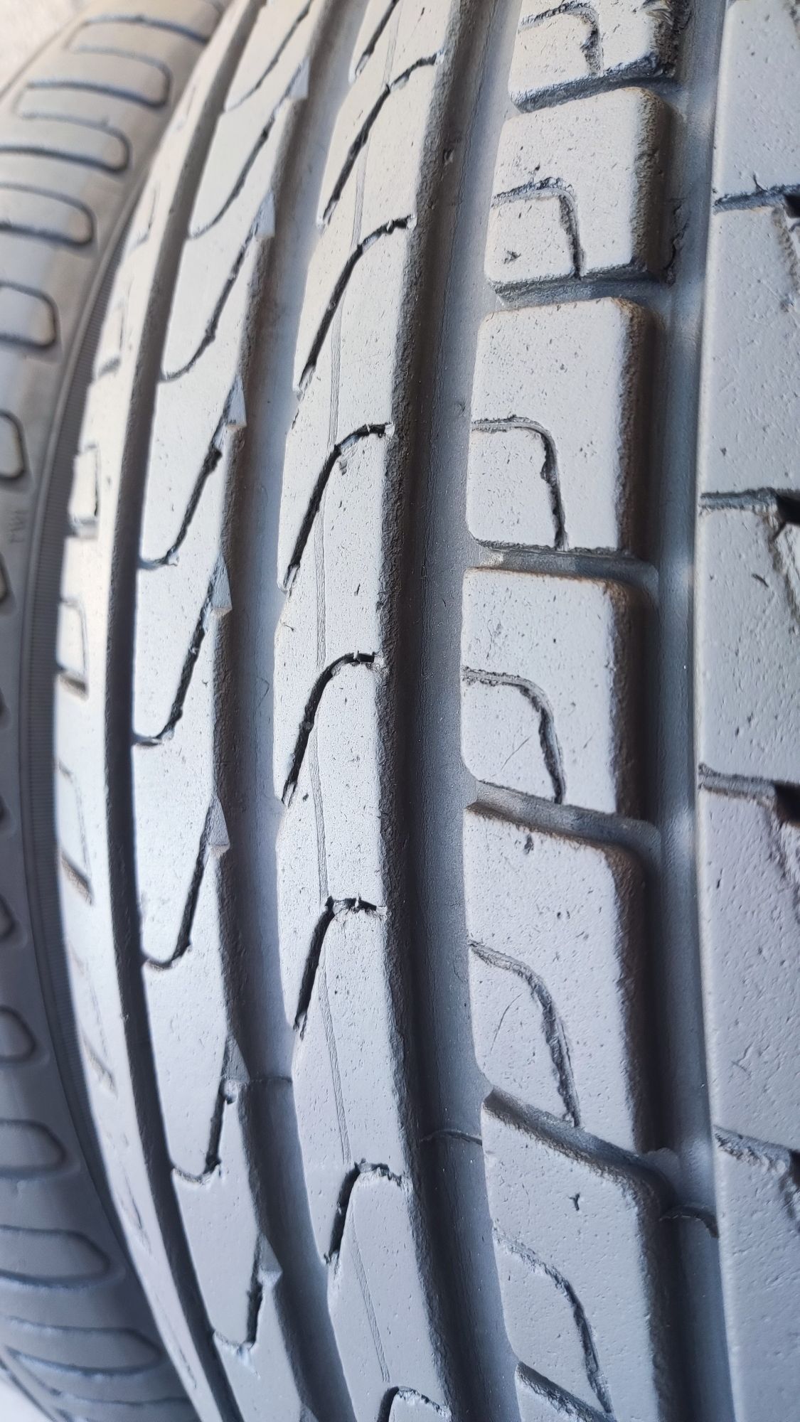 2бр. летни гуми 225/55/17 Pirelli Cinturato P7, MO
dot22
7.4mm
Добро с
