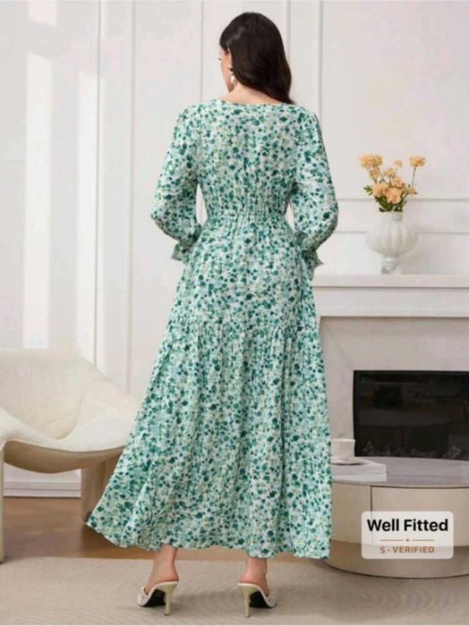 Шарена зелена рокля с дълъг ръкав