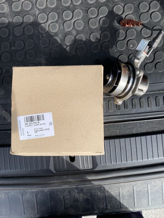 Водна помпа vw passat B8