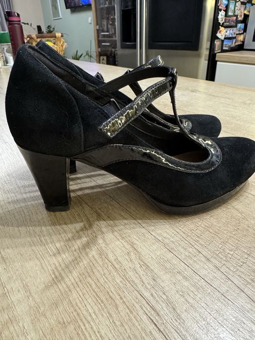 Черни затворени официални обувки Clarks 37 номер