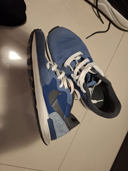 Vând adidași  Nike