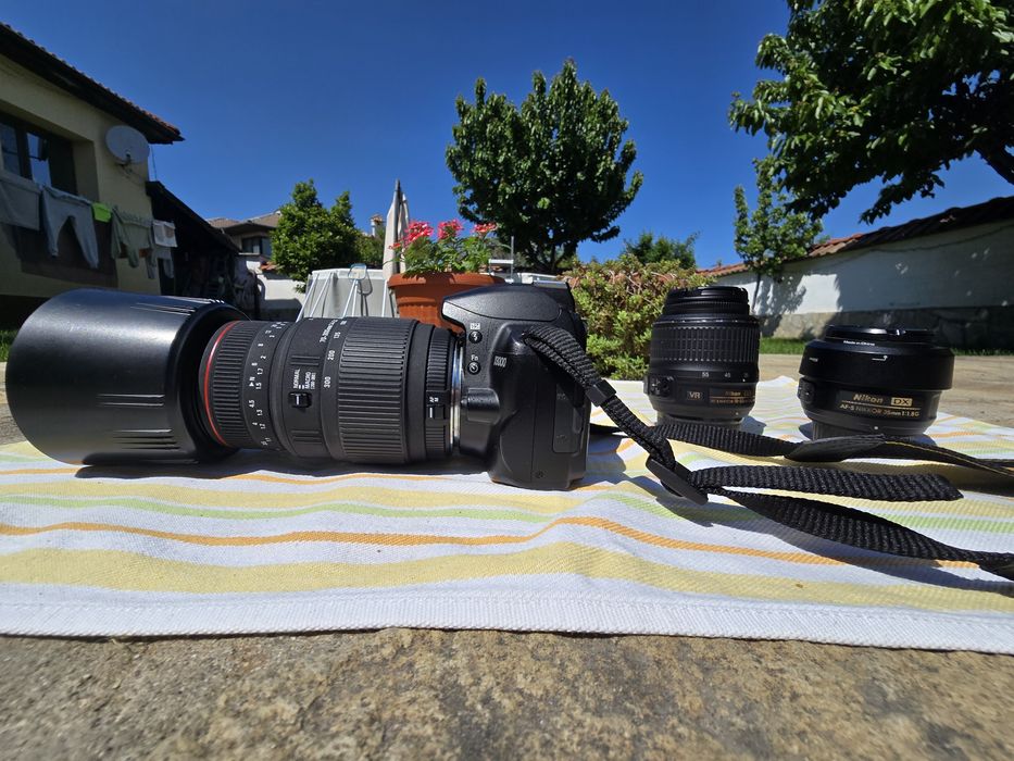 Фотоапарат Nikon d3000 с три обектива отлично състояние