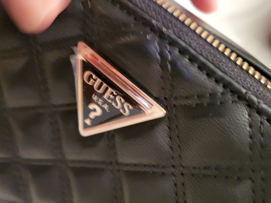 Дамска чантичка Guess-оригинална
