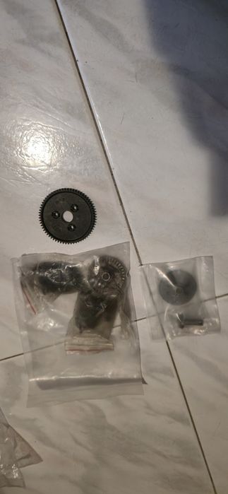 Продавам Traxxas summit