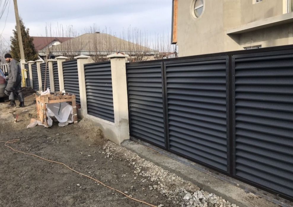 Garduri și porți din plasă metalică fabricate exact după cerințe. Aces