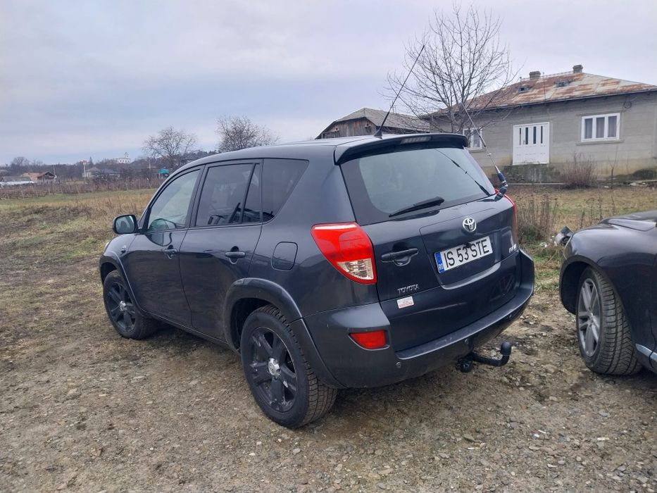 Schimb sau vând RAV4 4X4:variante basculanta sau cu masina automată
