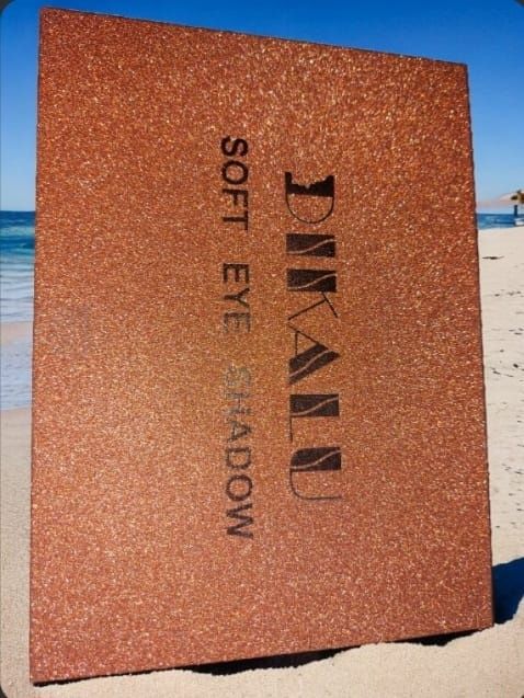 Paletă, 40 de culori 
Preț