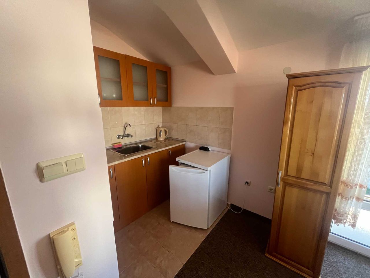 Продава се Къща в Поморие - 600 кв.м за 967 €/кв.м - Снимка #1