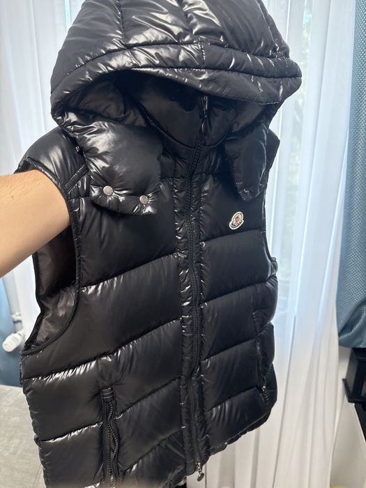 Vesta Moncler.