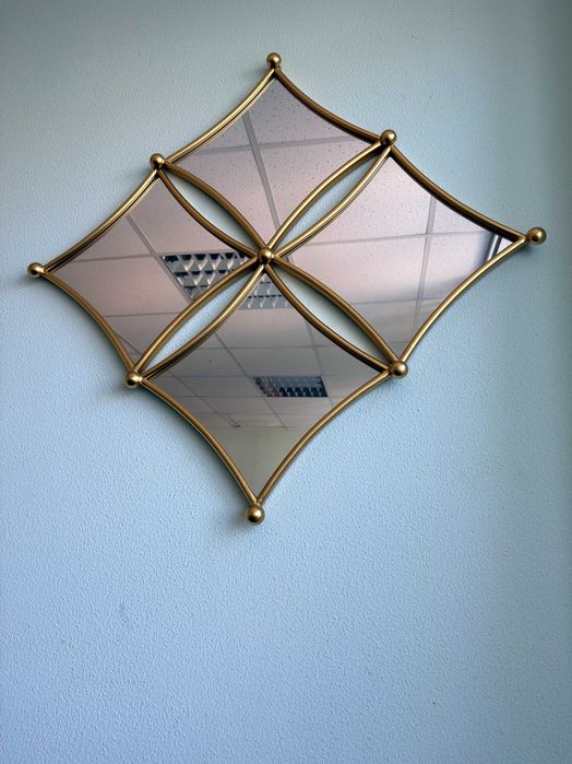 Oglindă de perete metalică cu cluster stelar