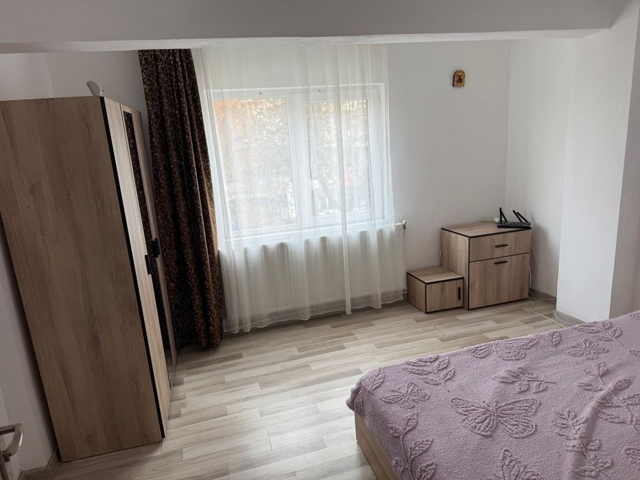 Închiriez garsoniera comfort 1