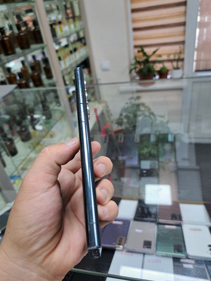 Samsung S22 Ultra xotirasi 12/256GB