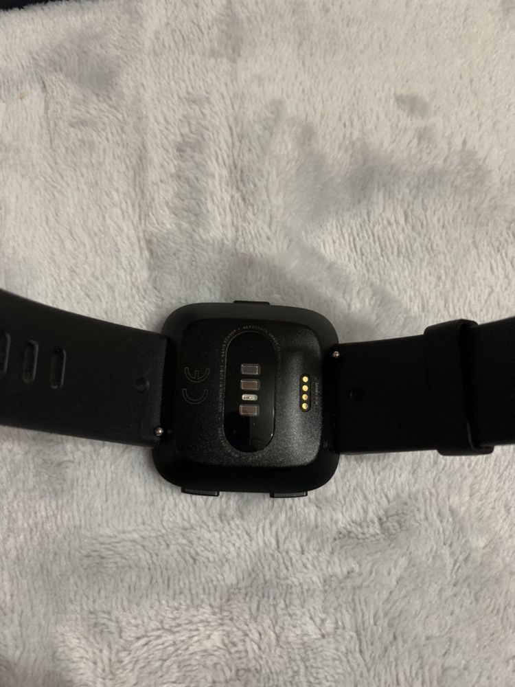 Смарт часовник Fitbit Versa Black