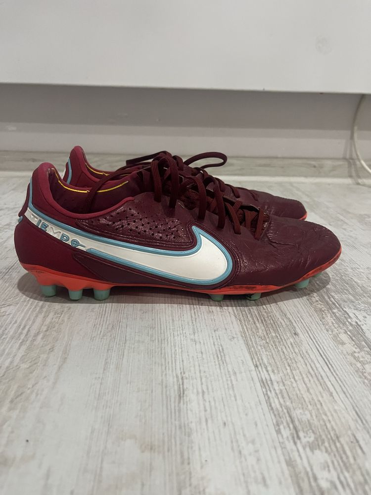 Nike tiempo red.