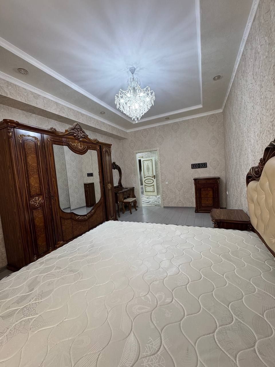 Сотилади Спальный гарнитур 1.500$