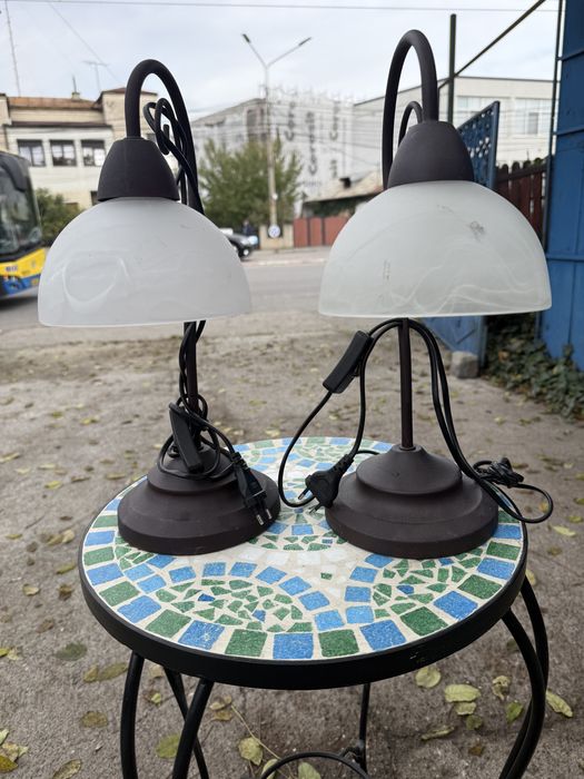 Set 2 veioze metalice cu abajur din sticlă mată