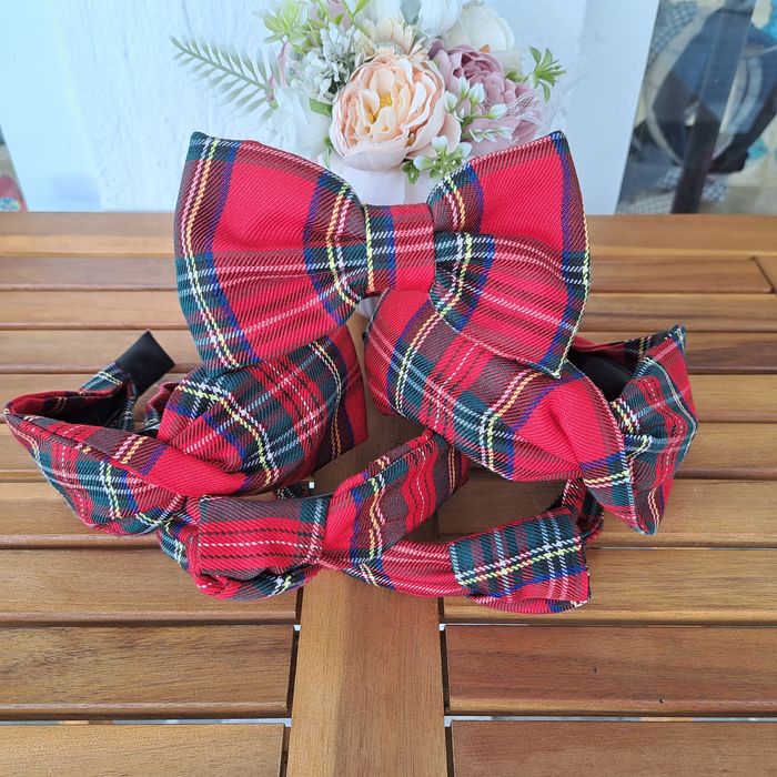 Аксесоари за коса в каре