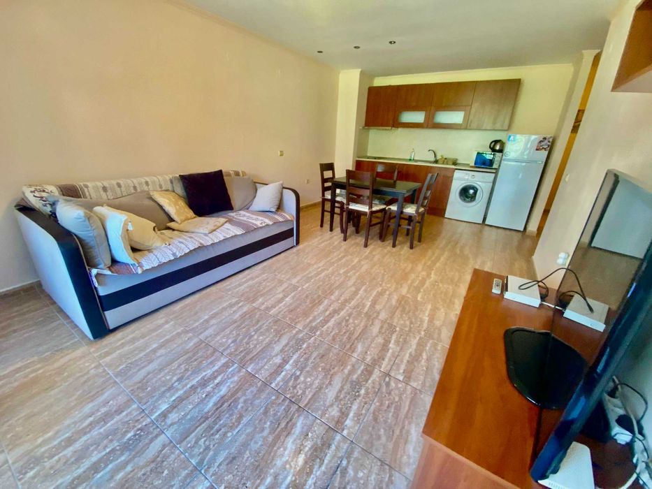 Двустаен апартамент на метри от плажа в к-с "Етъра 1"