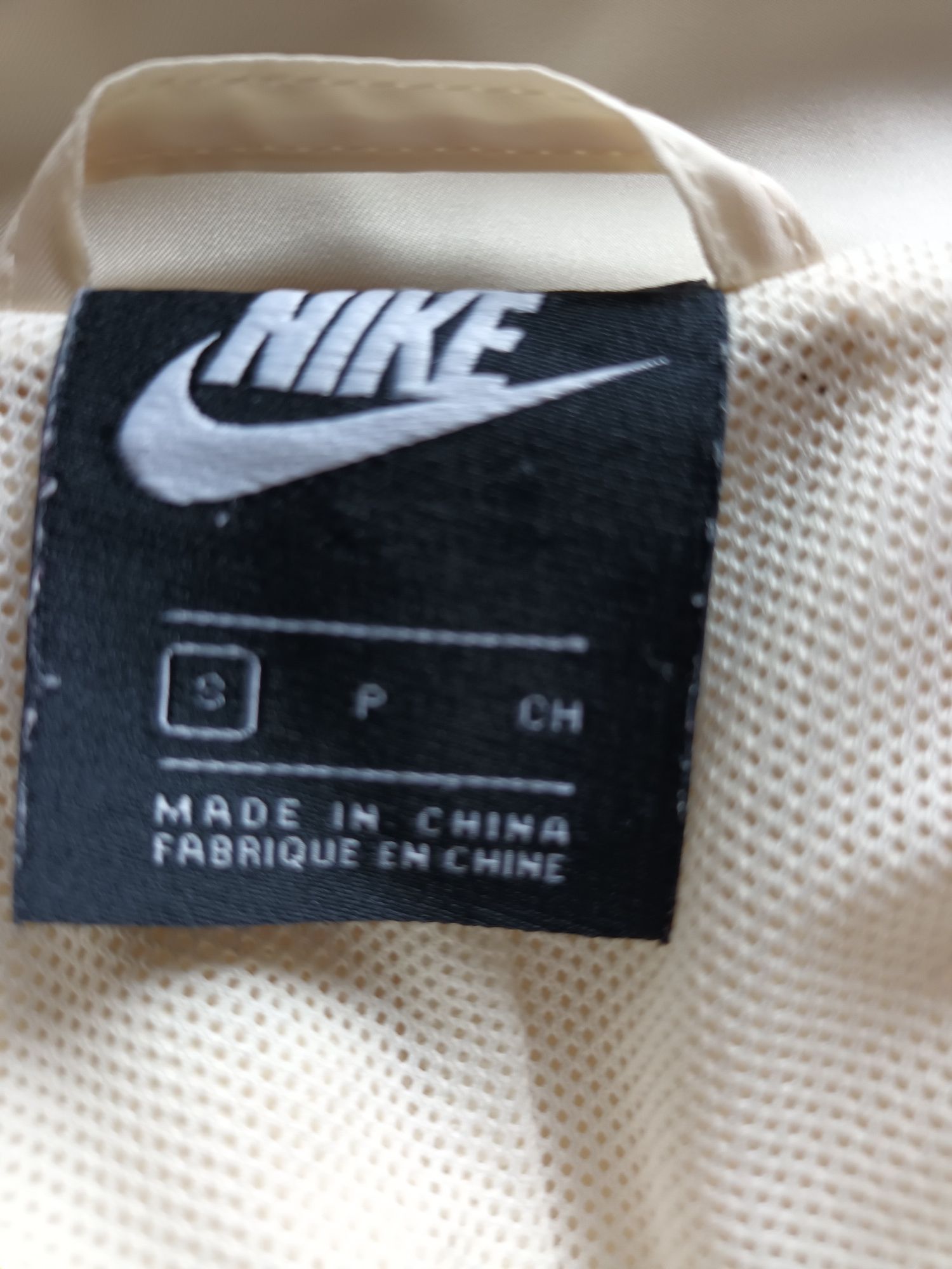 Оригинален дамски тренч NIKE, размер S