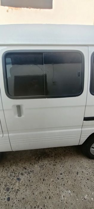 Damas eshik sotiladi